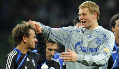 哈在中场送 哈在中场送