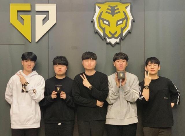 刀刀不离后 刀刀不离后