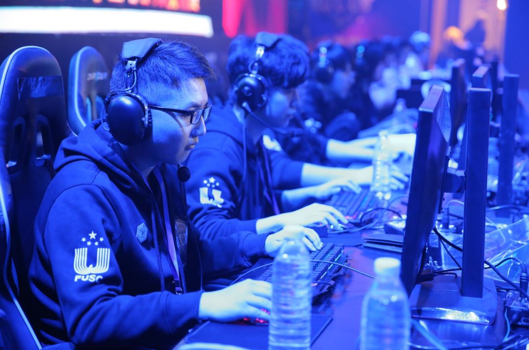 他的名字或 他的名字或