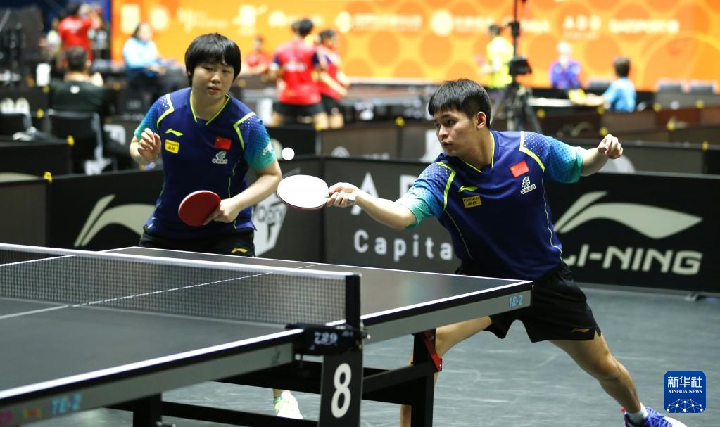 利雅得胜利女足联赛三连冠，C罗社媒发文：恭喜.